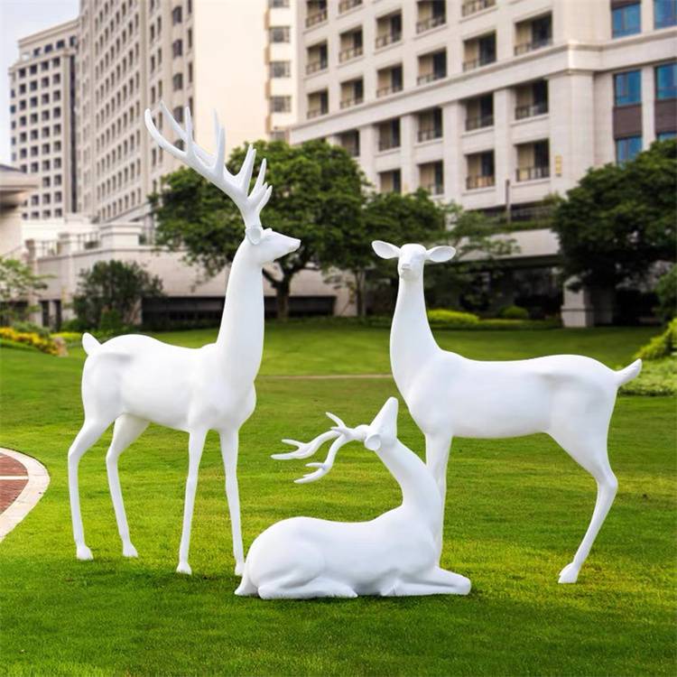 广西玻璃钢动物雕塑厂家楼盘景观抽象鹿群雕塑小品